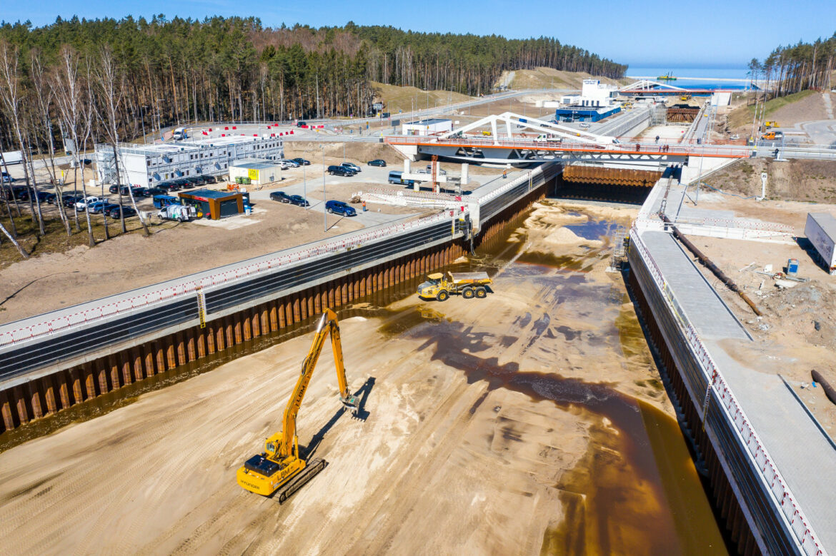 Budowa kana?u ?eglugowego „Nowy ?wiat” na Mierzei Wi?lanej