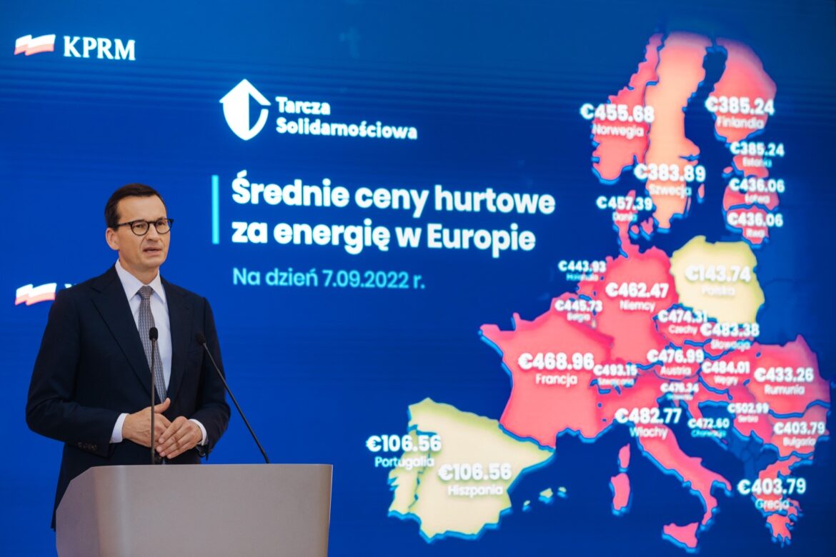 Morawiecki Uchronimy Polaków przed wzrostami cen prądu fot. KPRM