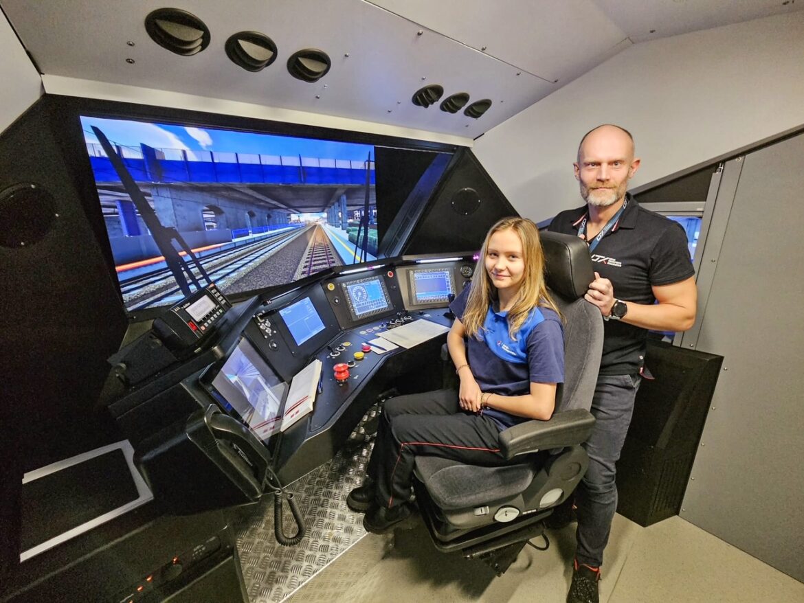 Pierwsze kobieta zdała egzamin w Centrum Egzaminowania i Monitorowania Maszynistów fot. UTK